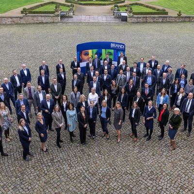 [Translate to English:] Gruppenfoto von dem BRANDI Kanzleitreffen