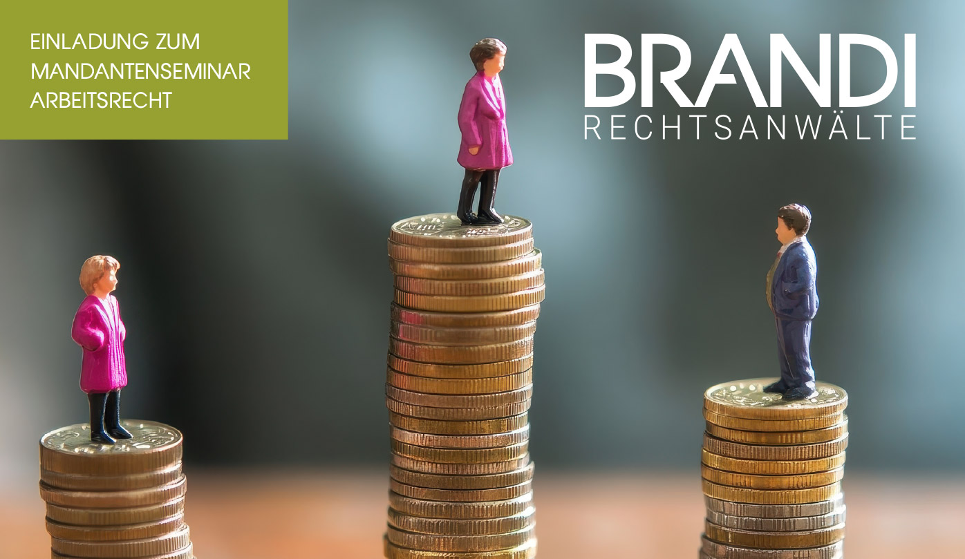 Figuren auf Münzstapeln